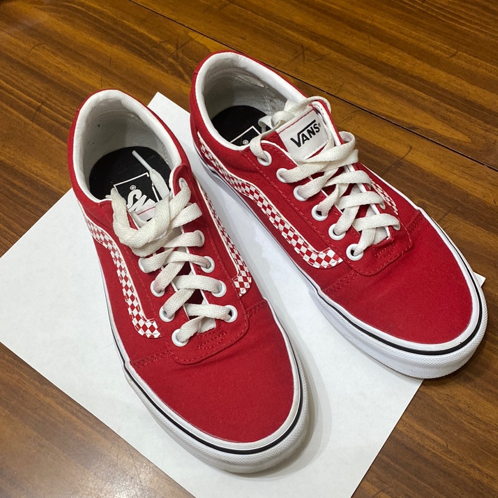 Vans sneakers size 7 , red and white color , great condition.
